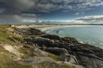 Собаки bay beach, дикі Північноатлантичного шлях, користування, повіт Голуей, Ірландія — стокове фото