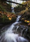 Malerischer Blick auf majestätische Webwood Falls, Flesherton, Ontario, Canada — Stockfoto