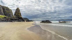 Vista panorâmica de Downhill Beach na Irlanda do Norte, Castlerock, County Londonderry, Irlanda — Fotografia de Stock