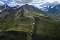 As montanhas do Parque Nacional e Reserva de Kluane vistas de uma perspectiva aérea; Haines Junction, Yukon, Canadá — Fotografia de Stock
