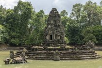 Kreisförmiges Steindenkmal in neak pean pond, angkor wat, siem reap, siem reap provinz, Kambodscha — Stockfoto