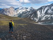 Woman exploring the rugged mountains of Kluane National Park and Reserve; Haines Junction, Yukon, Canada — Stock Photo