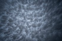Céus dramáticos sobre a paisagem vista durante um passeio de perseguição de tempestades no centro-oeste dos Estados Unidos; Kansas, Estados Unidos da América — Fotografia de Stock