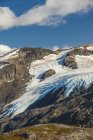 Vue panoramique du sentier du champ de glace Harding avec les monts Kenai, sortie Glacier, et un lac sans nom en arrière-plan, Kenai Fjords National Park, péninsule de Kenai, centre-sud de l'Alaska ; Alaska, États-Unis d'Amérique — Photo de stock