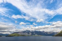 Beau lac Wakatipu, près de Queenstown ; Île du Sud, Nouvelle-Zélande — Photo de stock