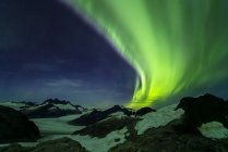 Nordlichter über dem Juneau-Eisfeld, Tongass-Nationalwald; Alaska, vereinigte Staaten von Amerika — Stockfoto
