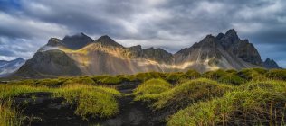 Vue panoramique sur le paysage majestueux du sud-est de l'Islande ; Islande — Photo de stock