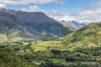 Beautiful Queenstown viewed from the Arrow Junction Lookout Point; Queenstown, South Island, New Zealand — Stock Photo