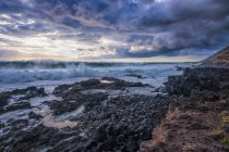 Vista panorámica de la costa a lo largo de la costa occidental de Oahu, Hawaii, Estados Unidos de América - foto de stock