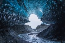 Grande grotta di ghiaccio nella calotta di ghiaccio Vatnajokull, Islanda meridionale; Islanda — Foto stock