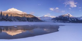 Pomeriggio invernale a Mendenhall Lake, Juneau, Alaska, Stati Uniti d'America — Foto stock