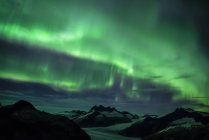 Northern Lights brilhando sobre o Juneau Icefield, Tongass National Forest; Alaska, Estados Unidos da América — Fotografia de Stock