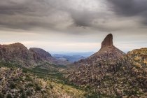 Weavers Needle in the Superstition Mountains National Monument in Central Arizona on a cloudy, fall day, Arizona, Stati Uniti d'America — Foto stock