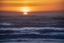 Sunset over the waves at Cape Disappointment, Washington. Ilwaco, Washington, United States of America — Stock Photo