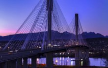 Port Mann Bridge al tramonto, visto da Surrey che indaga su Coquitlam; Surrey, British Columbia, Canada — Foto stock