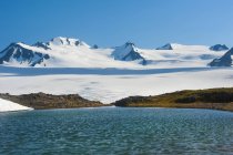 Vista panorâmica da majestosa paisagem e lago do Kenai Fjords National Park, Alaska, Estados Unidos da América — Fotografia de Stock