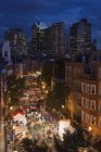 Високий кут зору людей, які святкують фестиваль на вулиці, Ханновер-стріт, Норт-Енд, Бостон, Массачусетс, Уса — стокове фото