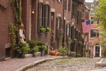 Acorn Street durante Halloween, Boston, Massachusetts, EE.UU. - foto de stock