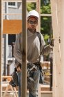 Carpenter working at a building construction site — Stock Photo