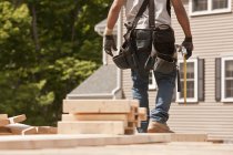 Carpenter standing at a building construction site — Stock Photo