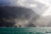 Vista panorámica del fascinante paisaje en la playa de Kapaa, Kauai, Hawaii, Estados Unidos de América - foto de stock