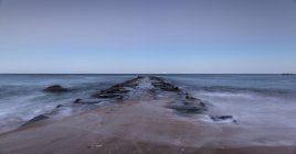 Moonrise sul molo abbandonato, Rhode Island — Foto stock