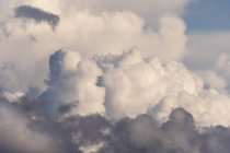Зловещие облака начинают строиться над побережьем Орегона; Кэннон-Бич, Орегон, США — стоковое фото