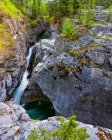 Cachoeira no Parque Nacional Jasper; Alberta, Canadá — Fotografia de Stock
