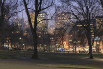 Boston Common and Park Street Church and Tremont Street on New Year Eve, Boston, Massachusetts, Usa — стокове фото