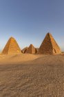 Champ des pyramides royales kushites, Mont Jebel Barkal ; Karima, État du Nord, Soudan — Photo de stock