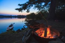 Campfire on Lake Umbagog at beautiful evening — Stock Photo