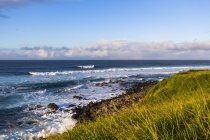 Scenic view of majestic landscape with ocean wave — Stock Photo