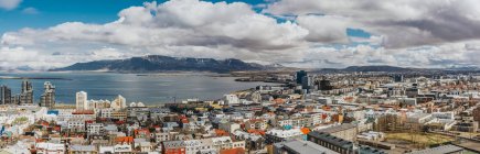 Vue panoramique de Reykjavik, du sommet de Hallgrimskirkja ; Reykjavik, Islande — Photo de stock