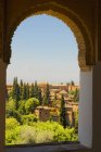 Arched window with a view from Alhambra; Granada, Andalusia, Spain — Stockfoto