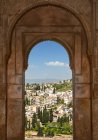 Arched window with a view from Alhambra; Granada, Andalusia, Spain — Stockfoto