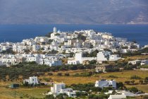 Town on the coast of Milos Island with white buildings and blue sea; Adamas, Milos Island, Cyclades, Greece — Stock Photo