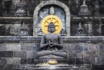 Statue of Buddha at Brahma Vihara Arama Buddhist Monastery; Banjar, Bali, Indonesia — стоковое фото