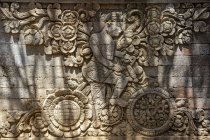 Bajorrelieve en el templo de Pura Meduwe Karang; Bali, Indonesia - foto de stock