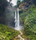 Vista panorâmica da Cachoeira Sriti; Java Oriental, Indonésia — Fotografia de Stock