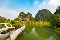 Paesaggio lussureggiante di Ninh Binh; Provincia di Ninh Binh, Vietnam — Foto stock