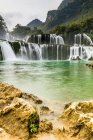 Wasserfall in Nordvietnam, Ban Gioc Detian Falls am Quay Son River; Vietnam — Stockfoto
