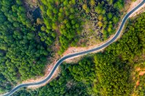 Дорога Олат, вид с дрона; Олат, провинция Ламдонг, Вьетнам — стоковое фото