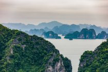 Water and foliage covered limestone formations, Ha Long Bay; Quang Ninh Province, Vietnam — Stock Photo
