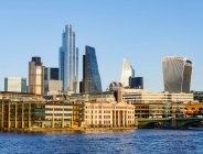 Cityscape and skyline of London with 20 Fenchurch, 22 Bishopsgate, and various other skyscrapers, and the River Thames in the foreground; London, England — Stock Photo