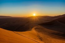 Vue depuis la dune 45, Sossusvlei, désert de Namib, parc national de Namib-Naukluft ; Namibie — Photo de stock