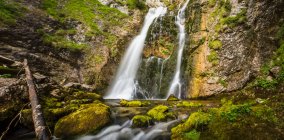 Cascatas de cachoeira Wasserlochklamm nos Alpes austríacos, costuradas panorâmicas; Wasserlochklamm, Landl, Áustria — Fotografia de Stock