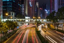 Estrada à noite; Wan Chai, Hong Kong, China — Fotografia de Stock