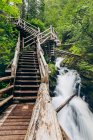 Wasserfall im Canyon des Portes de l 'Enfer; Saint-Narcisse-de-Rimouski, Quebec, Kanada — Stockfoto