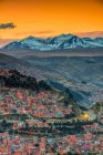 Анди на заході сонця навколо Ла - Паса; Ла - Пас, Педро Домінго Мурільйо, Боліва. — стокове фото