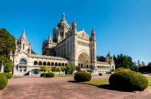 Basilica of Sainte-Therese of Lisieux; Lisieux, Normandy, France — Stock Photo